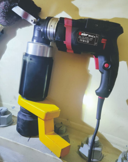 Chave de torque el&eacute;trica com cabo angular plug&aacute;vel